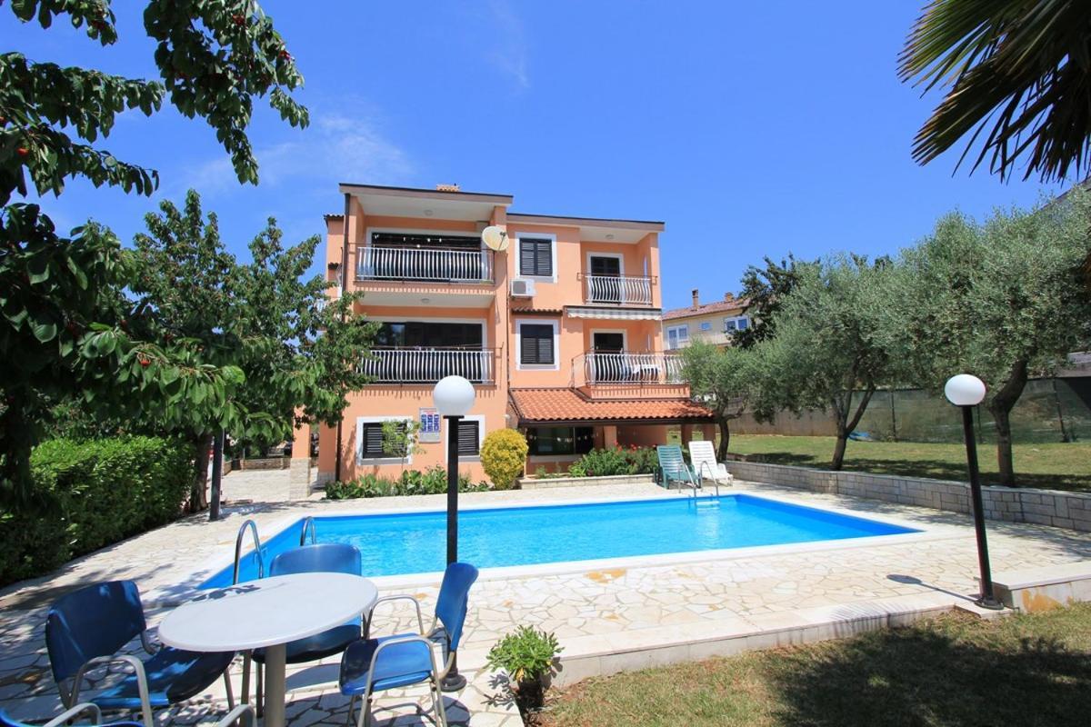 Apartments Susy Pula Exterior photo