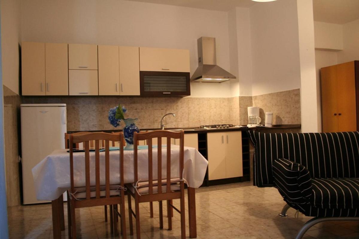 Apartments Susy Pula Exterior photo